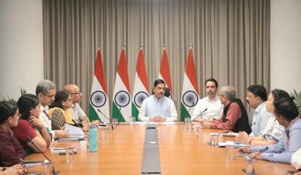Pralhad Joshi Assumes Charge as Union Education Minister, Reviews Key Education Schemes