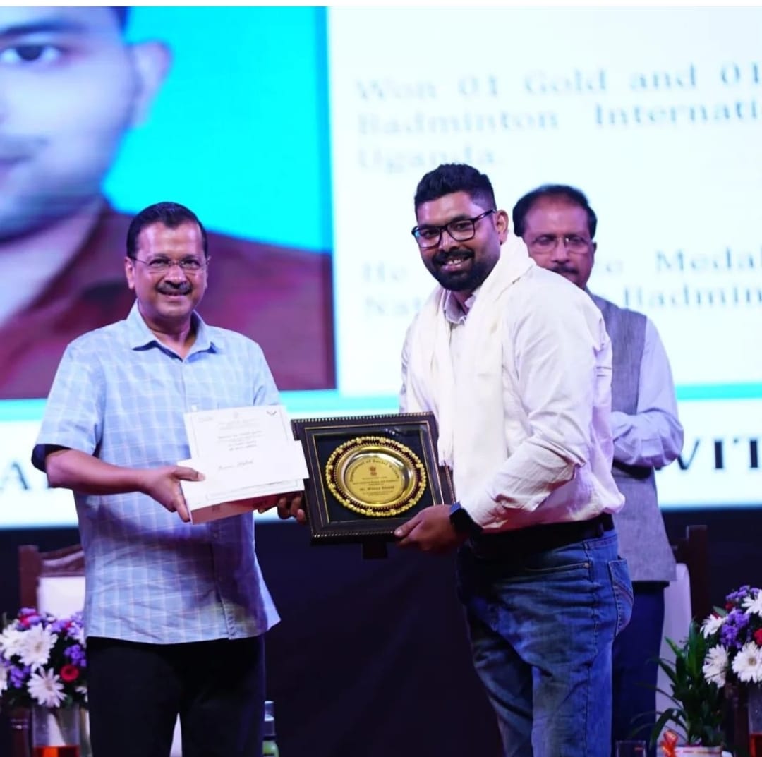 JMI student Munna Khalid gets Delhi State Award for outstanding performance in sports