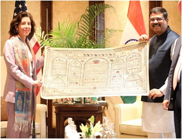 Dharmendra Pradhan holds meeting with Ms Gina Raimondo, US Secretary of Commerce for forging stronger linkages between India and the U.S.  