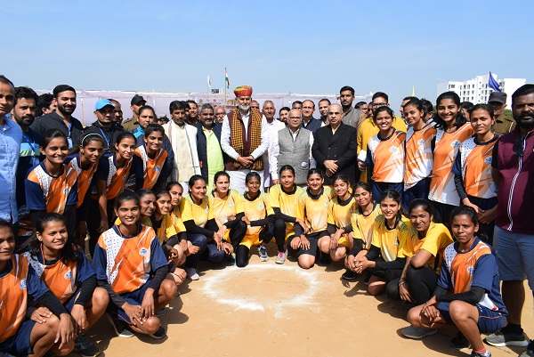 हकेवि में आयोजित ऑल इंडिया इंटर यूनिवर्सिटी नेटबॉल टूर्नामेंट के मंच पर पहुँचे प्रदेश के परिवहन व उच्च शिक्षा मंत्री