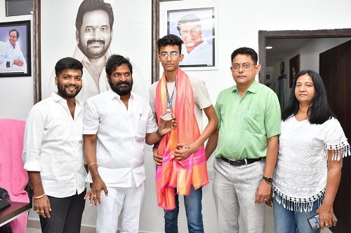Telangana’s first Junior Cyclist to win at Asian Championships Ashirwad Saxena meets Sports Minister