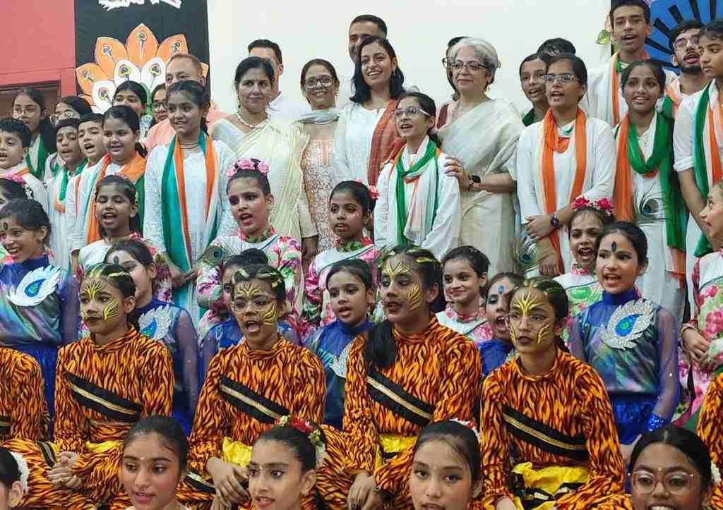 Independence Day Celebrated with Patriotic Fervour at SL Suri DAV Public School, Janakpuri