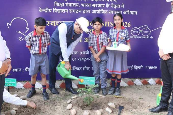 Swachhata Shramdaan Held at PM SHRI School in New Delhi