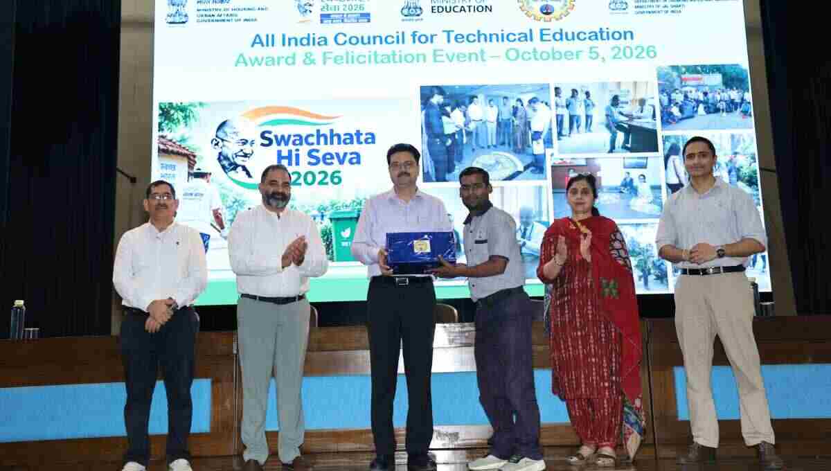 AICTE Swachhata Hi Seva 2026: Safai Mitras Honoured with Rs. 2,000 Award 