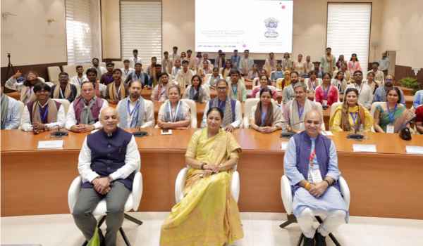 Delhi CM Rekha Gupta Welcomes Tamil Nadu Students; What Yuva Sangam Phase VII Aims to Achieve